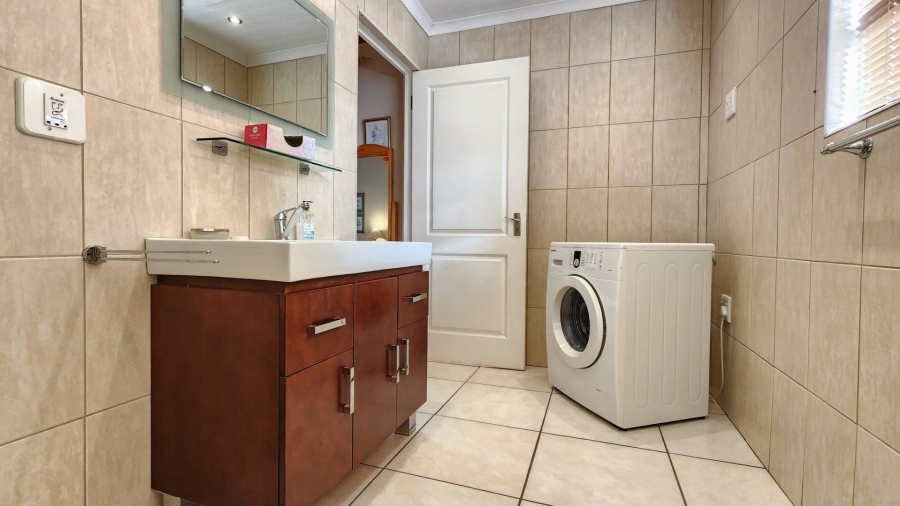 2 Bedroom Property for Sale in Brenton On Lake Western Cape